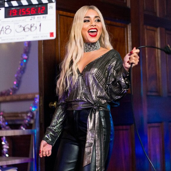 Ted Baker Elwiira Gathered Detail Wrap Top ASO The Princess Switch Fiona - Picture 10 of 11